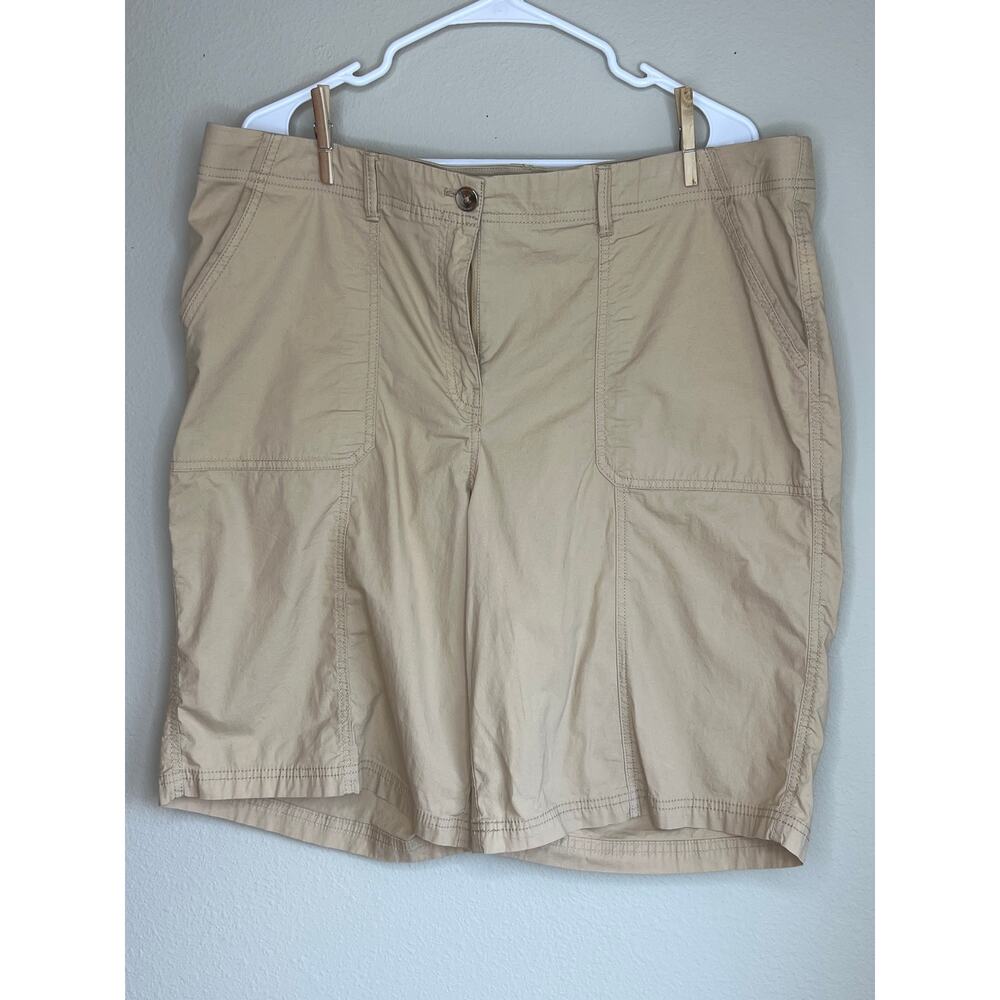 Chicos Tan Khaki Stretch Cargo Utility Walking Bermuda Shorts Size 3- XL
